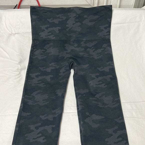 Spanx Camo Leggings XL - Picture 6 of 7